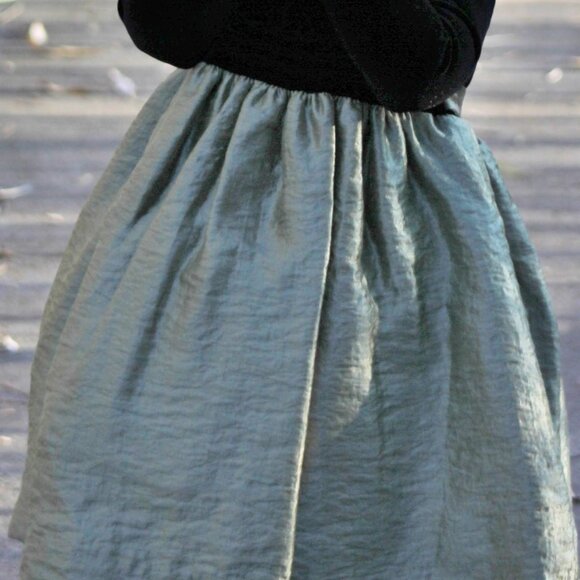 Plum Pudding Elegant Black and Gold Dress, 2T - Picture 4 of 4